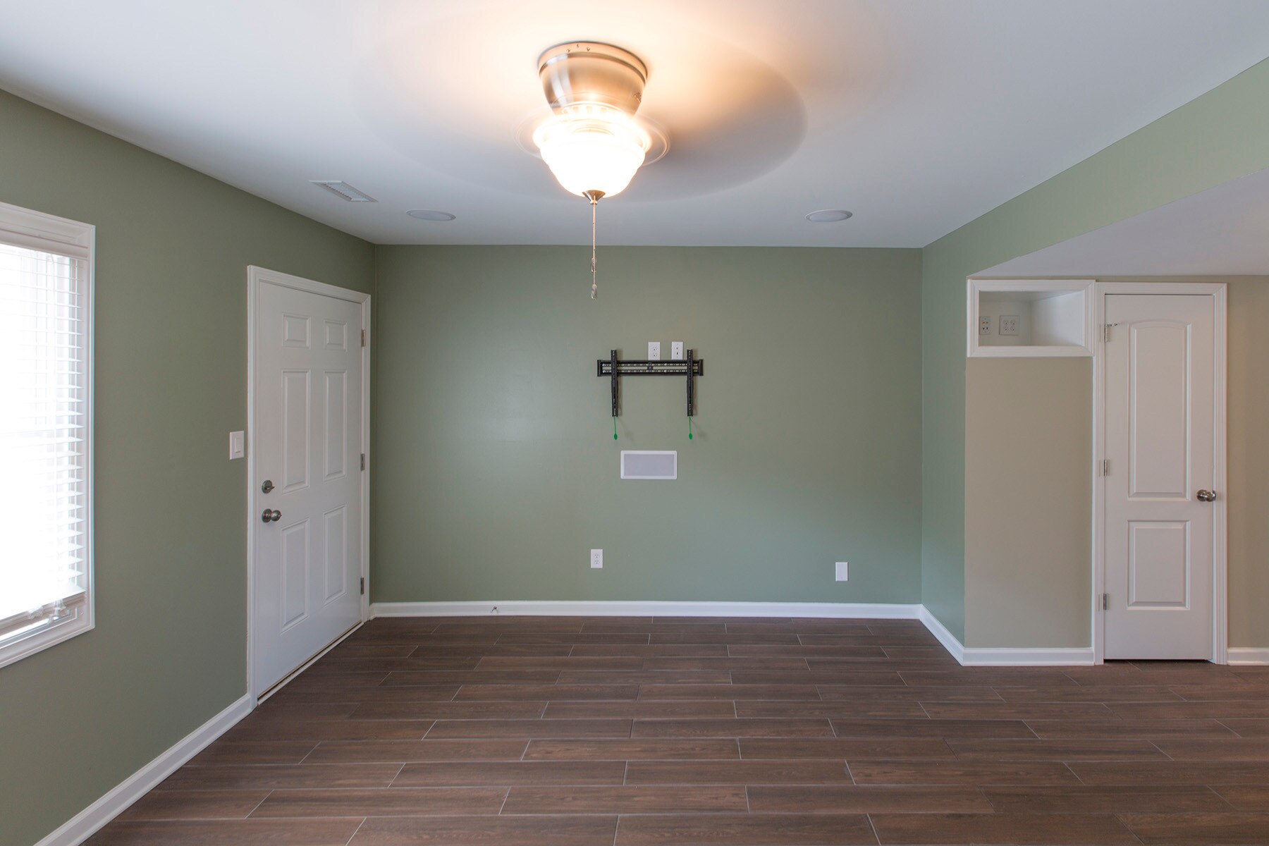 Living Room 5 - 3000 Golden Rd