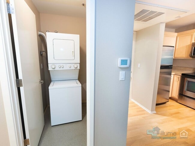 Building Photo - 4TH OF JULY 1-MONTH FREE SPECIAL! Renovated 2 Bd/2 Ba Condo w/parking