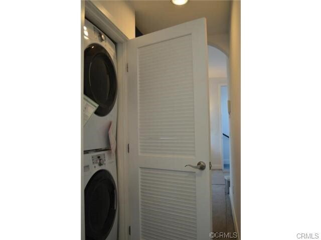 Building Photo - 408 Avenida Santa Barbara