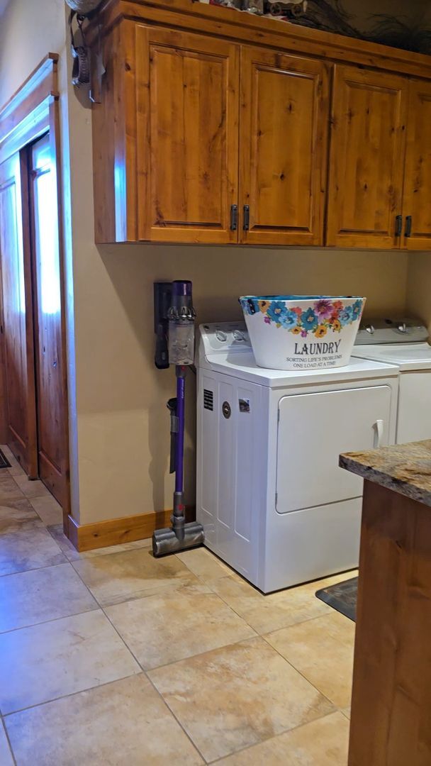 Building Photo - Country Living-Sisters Oregon