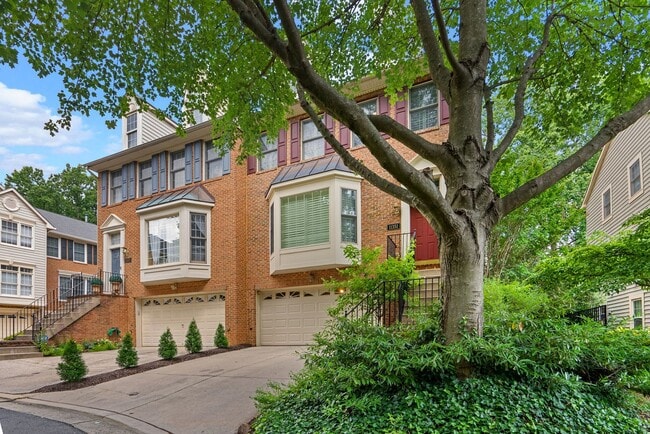Primary Photo - 3 Bed 3.5 Bath - Rockville Townhome - 2 Ca...