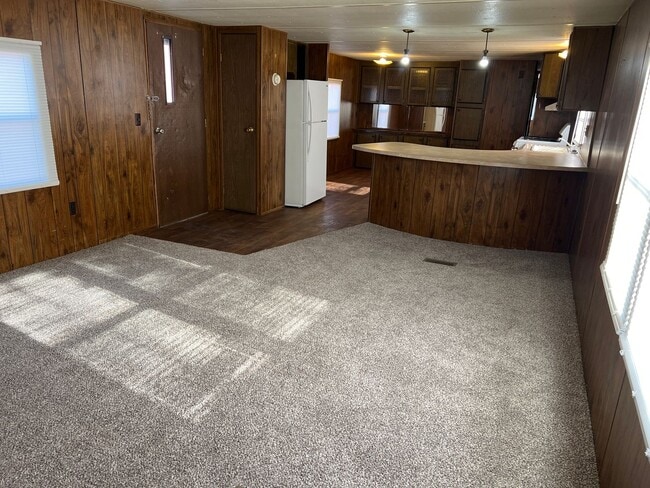 Building Photo - Country living at its BEST ! 2 bedroom 1 1...