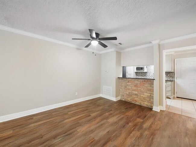 Building Photo - 6402 Del Monte Dr
