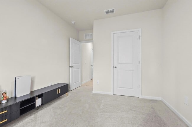 Building Photo - 309 Raspberry Rd