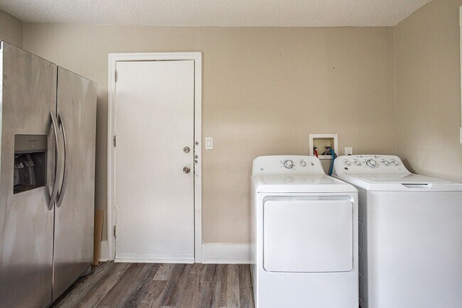 Building Photo - Welcome to this beautiful newly renovated ...