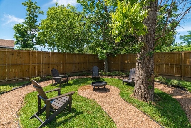 Building Photo - 7609 Victory Reserve St