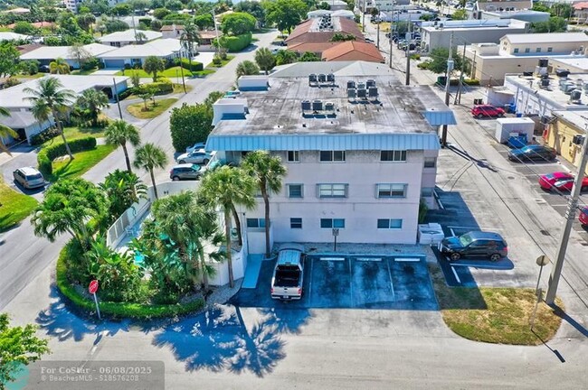 Building Photo - 2715 NE 49th St