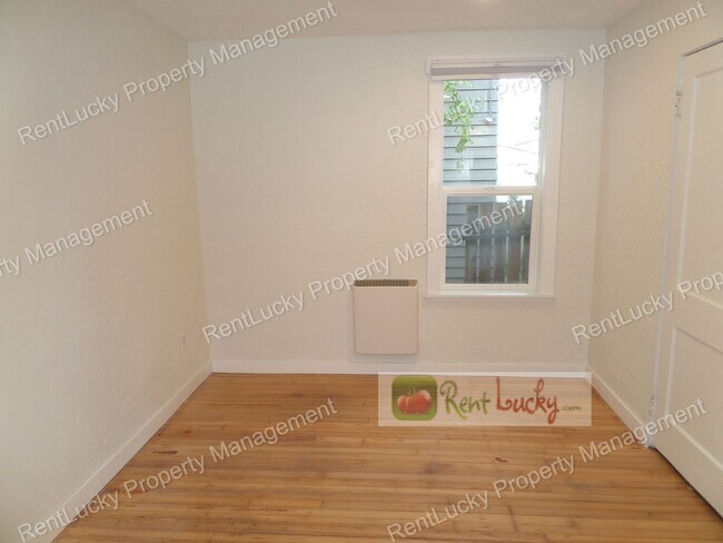 Building Photo - 2110-2116 NE 85th St