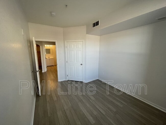 Building Photo - 5714 N Gibralter Way