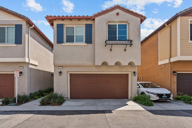Building Photo - 14610 Isla Vista Dr