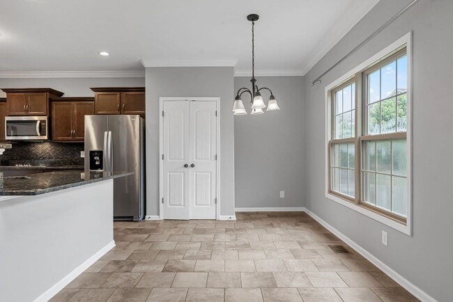 Building Photo - Pet Friendly Four Bedroom!