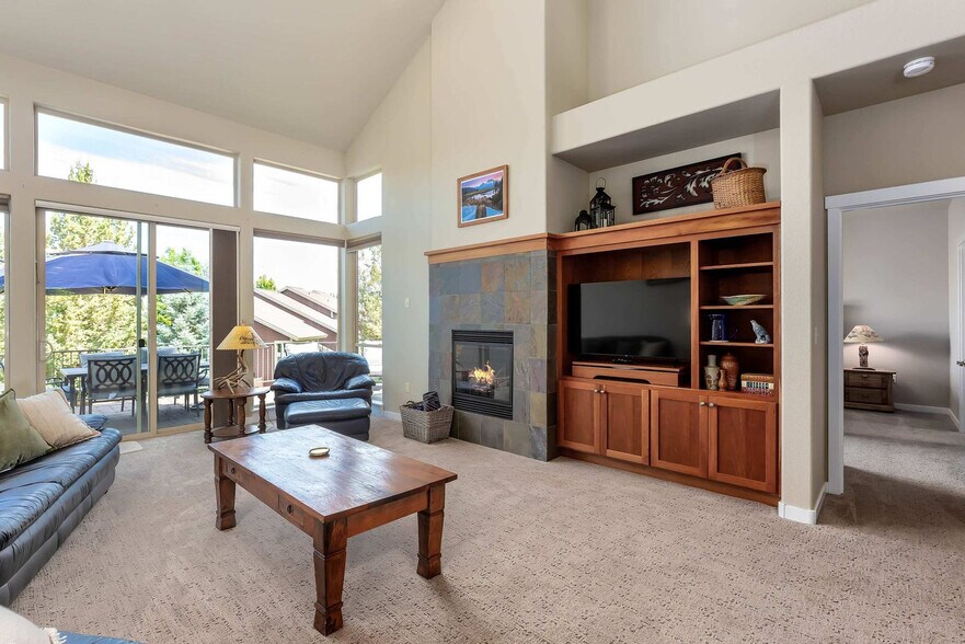 Building Photo - 10576 Village Loop