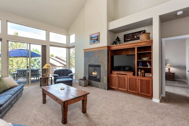 Building Photo - 10576 Village Loop