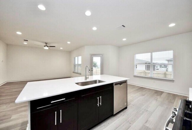 Building Photo - 1056 Winnsboro Lp