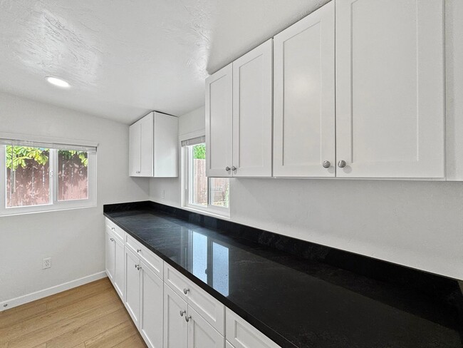 Building Photo - Charming 3BD/2BA House in Clairemont w/ W/...