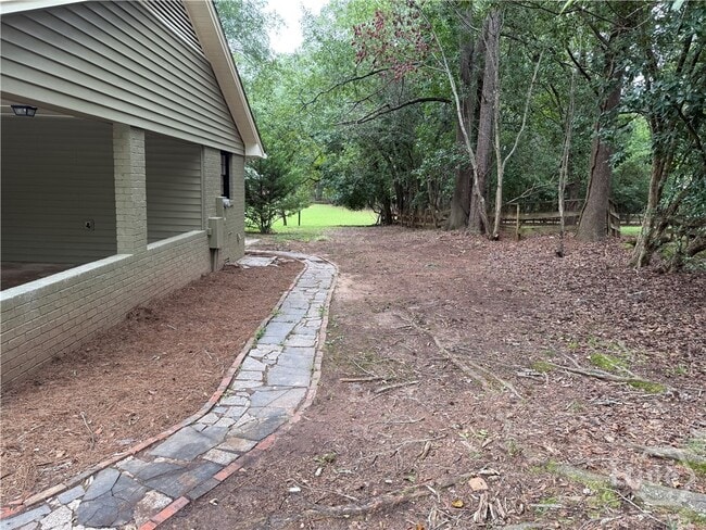 Building Photo - 185 Landor Dr