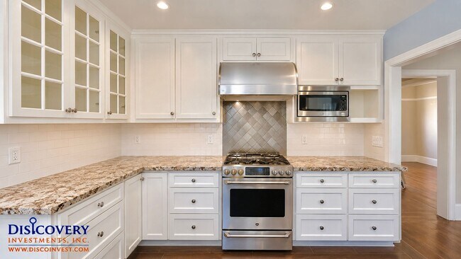 Building Photo - Stylish and Sophisticated Bungalow off Piedmont Avenue
