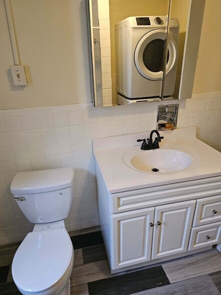 Building Photo - 2428 3rd Ave