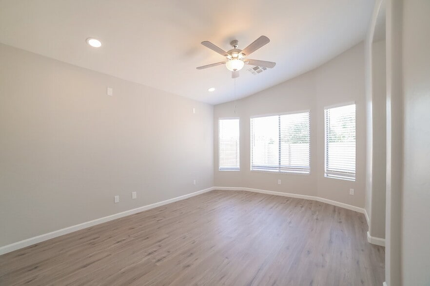 Building Photo - 8808 W Adam Ave