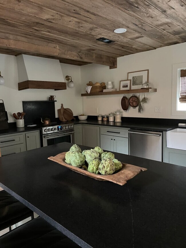 Building Photo - 8442 E McNelly Rd