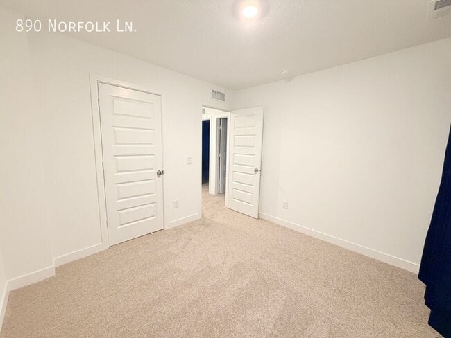 Building Photo - 890 Norfolk Ln