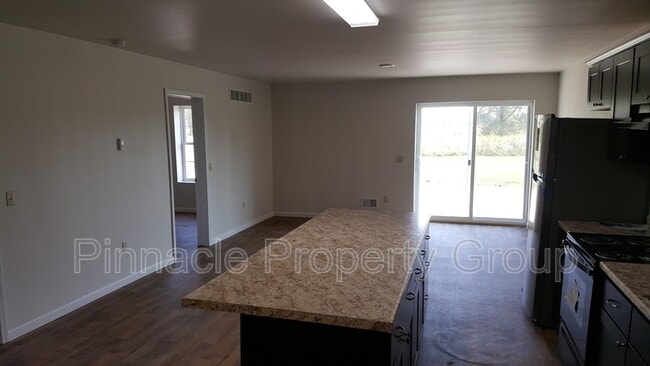 Building Photo - 7201 Maple Valley Rd