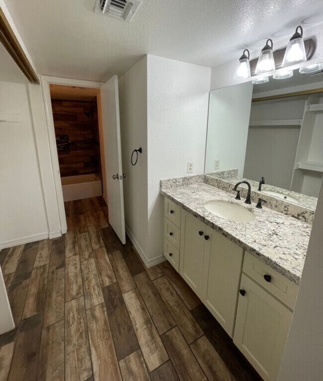 Building Photo - 1627 W 13th St