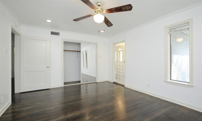 Building Photo - 3310 Suffolk Dr