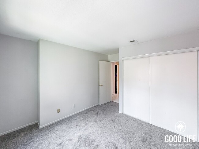 Building Photo - Spacious 2B/2BA Rancho Bernardo Condo with Balcony, W/D & Pool Access