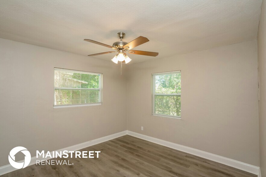 Building Photo - 2227 17th Ave S