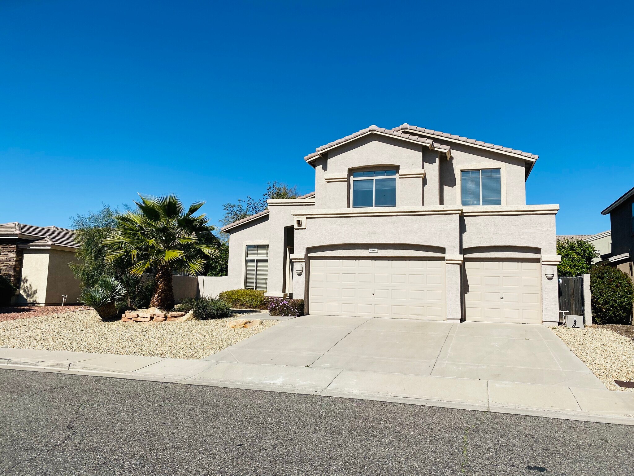 Building Photo - 6804 W Lone Cactus Dr
