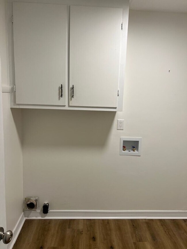 Building Photo - Corner Lot Brick Huntleigh Woods