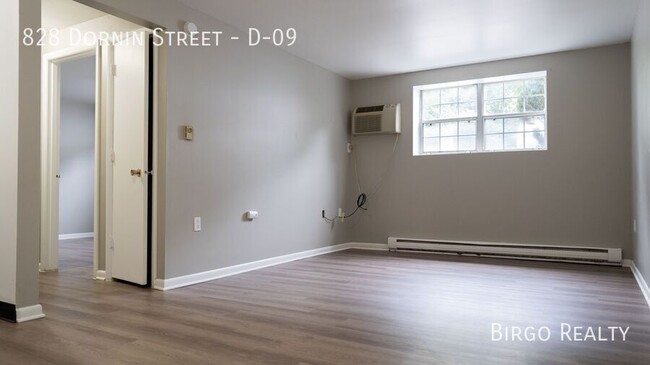 Building Photo - Comfortable 1 Bed/1 Bath APARTMENT in GREE...