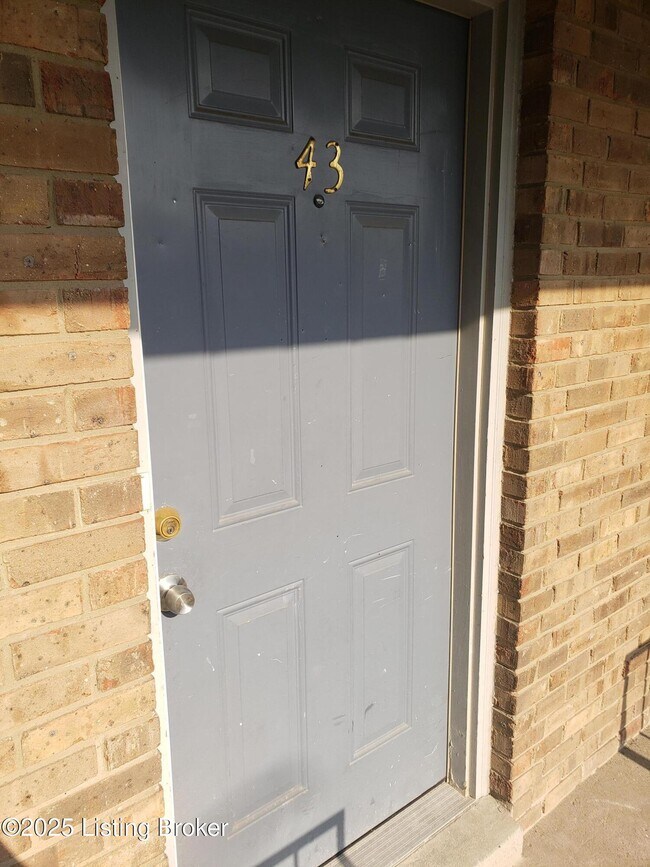 Primary Photo - 102 E Florence Ave