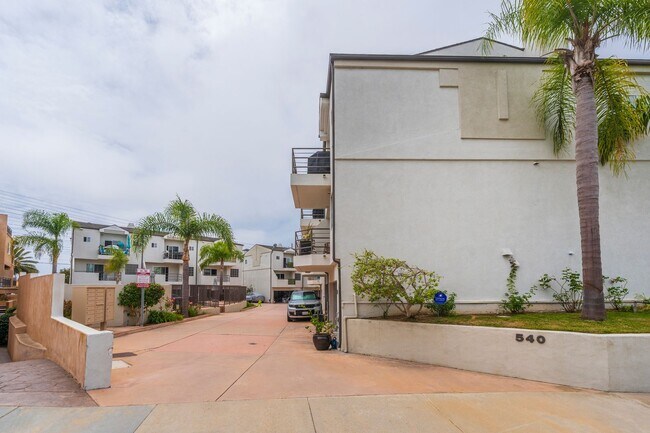 Building Photo - Beautiful Hermosa Beach Townhome Rental!