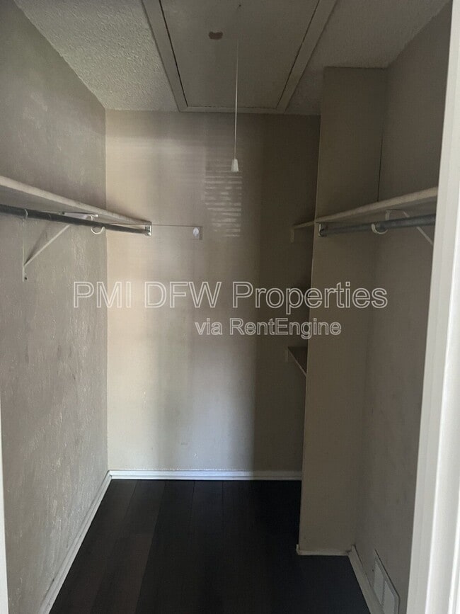 Building Photo - 1510 Cherrycrest Ln