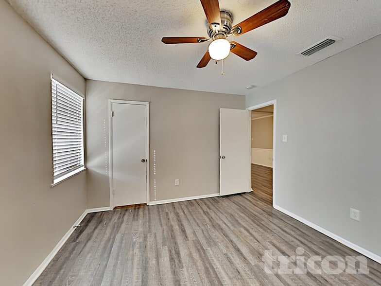 Building Photo - 429 W Ferndale Ln