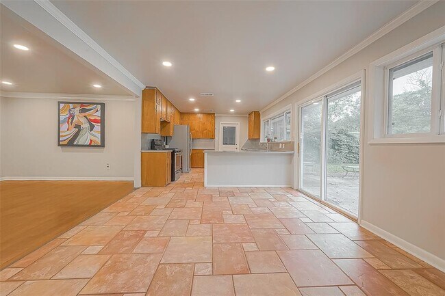 Building Photo - 5238 Beechnut St