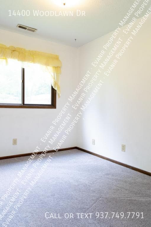 Building Photo - 14400 Woodlawn Dr