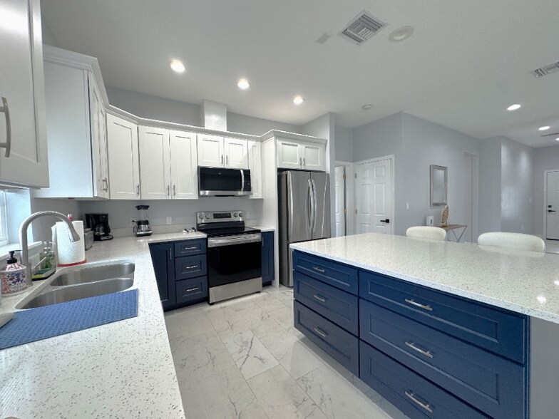 Building Photo - 302 Archimedes St