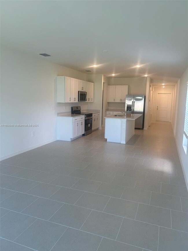 Building Photo - 4022 North Dr