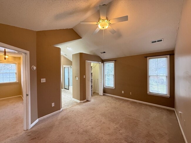 Building Photo - 928 Heatherstone Dr