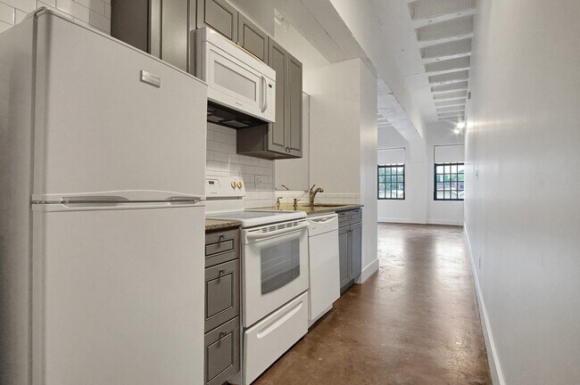 Building Photo - 4901 Pernod Ave