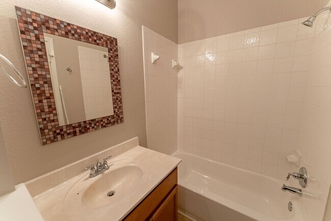 Building Photo - Stunning North-Austin  2/2.5 Home