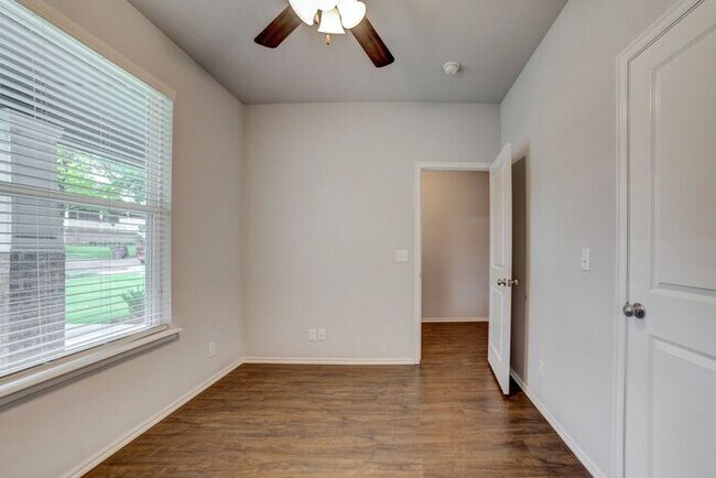 Building Photo - Unique 4/2/2 Near Downtown Tulsa!