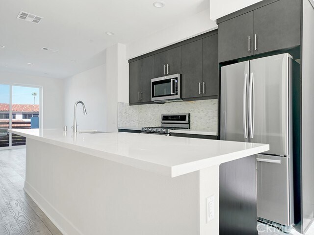Building Photo - 683 W 17th St