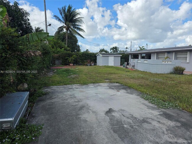 Building Photo - 1560 W 53rd Terrace