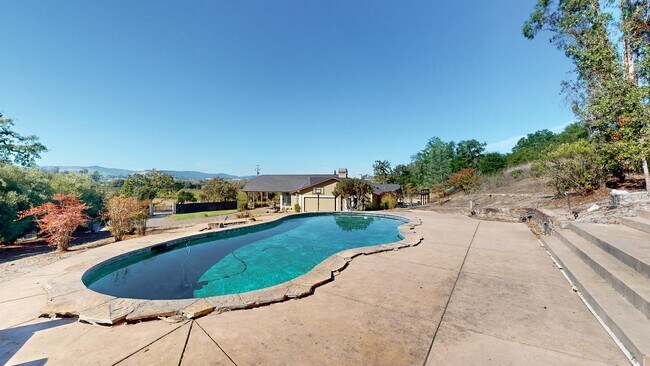 Building Photo - 9168 Eastside Rd