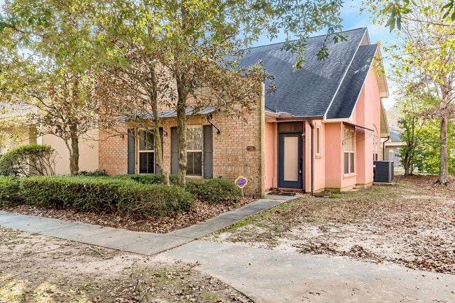 Building Photo - 3 Bedroom Condo in a Gated Community