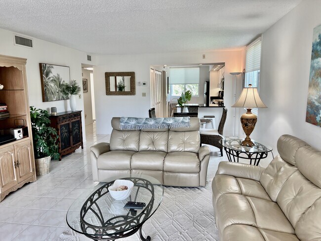 Living Room - 843 Bayport Way